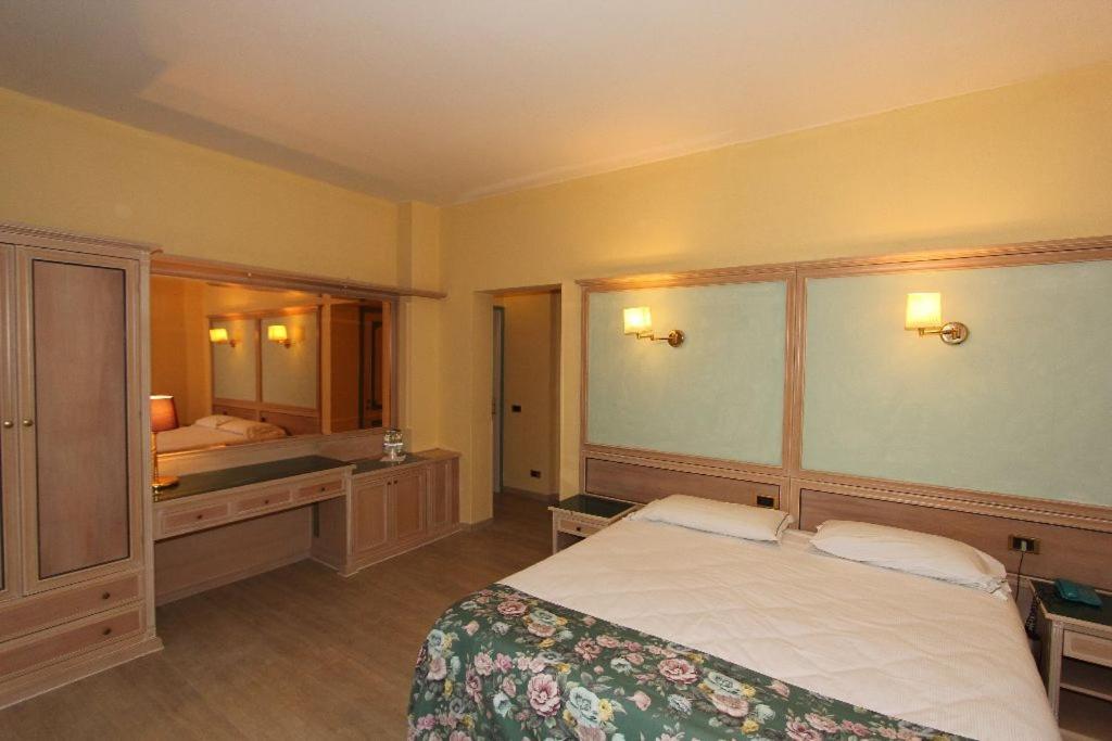 Park Hotel Reggio nell'Emilia Esterno foto